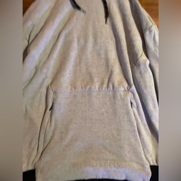 Hoodie for men size med. front pocket with zippers. Grey & hint of yellow - Picture 4 of 6